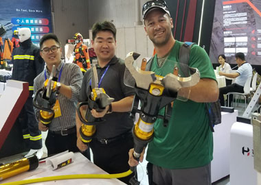 山东澳门博彩官网携多种救援器材参加四川消防展。